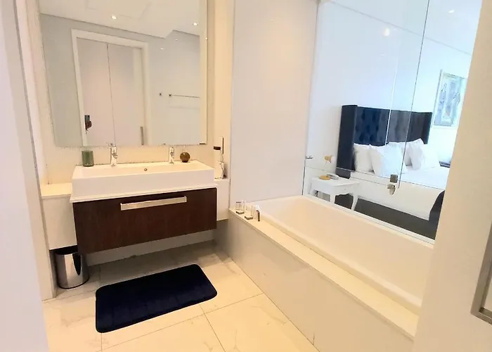 Sandton Skye Executive Suite-2