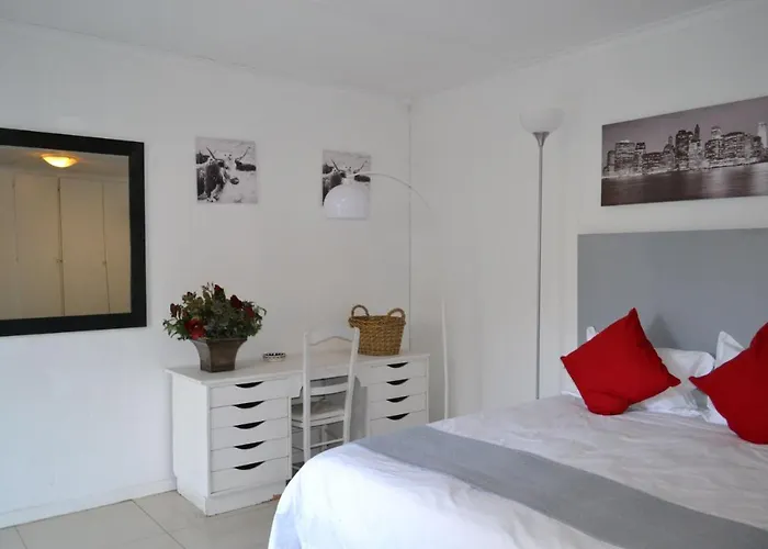 Bryanston Elgin - Cottage 2