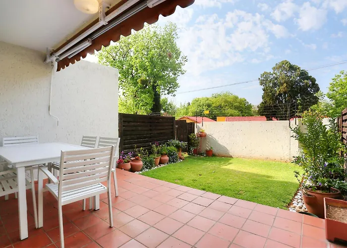 Corner House Large 1 Bedroom Apartment
