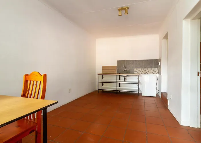 Makhaya Guest House II