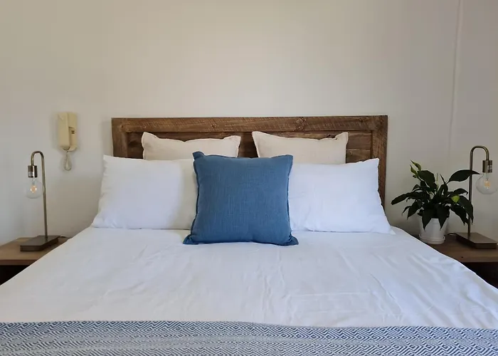Beautiful 2 Bed 2 Bath Apartment @ Westpoint In Sandton