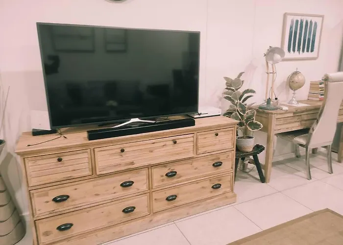 Emerald Skye -Luxury 1 Bed Pad, Greenstone Hill-No Loadshedding Ups