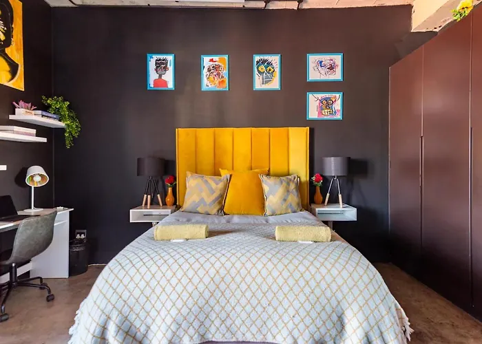 8Th On Cityscapes - A Hallmark House Apartments