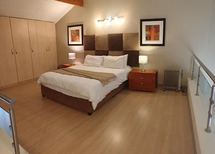 Mount Royal 44 Large 1 Bed With Balcony