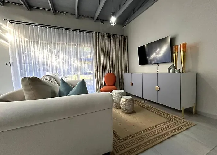 Luxury Apt Walk 2Melrose Arch 5
