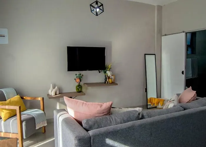 Cosy Nest 5 Min2Sandton City 15