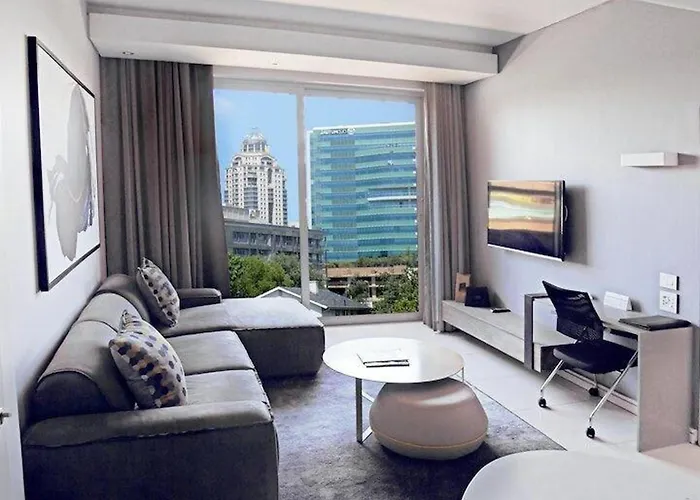 Sandtoncity-Apartment-Sleeps4-Pool-Parking
