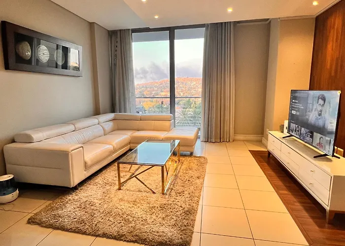 Executive 2-Bedroom Luxury Suite In Bedford Centre Mall
