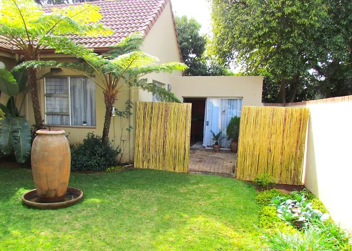 Suburban Oasis In Quiet Neighborhood