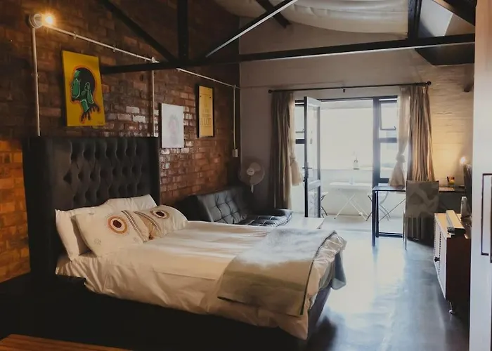 A Warm & Cozy Home In Jhb City