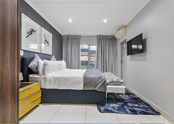 Sandton City Luxury Apartment