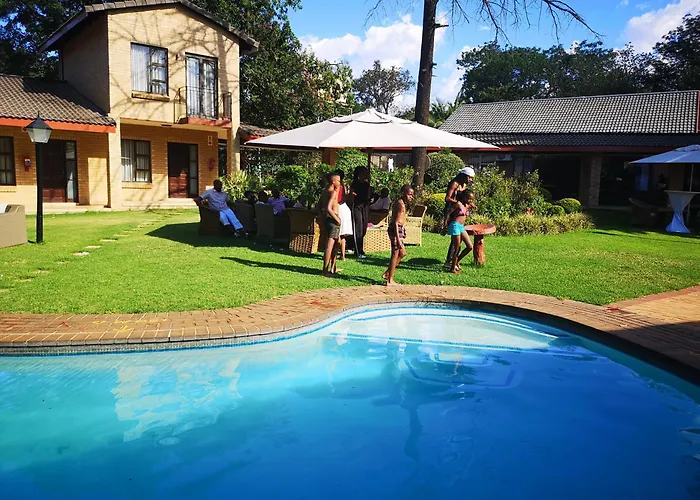 Hoyohoyo Chartwell Lodge