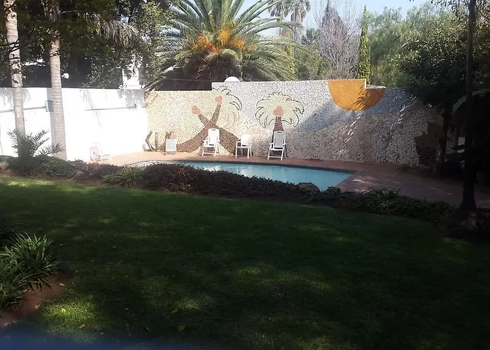 Rosebank Lodge & Backpacker