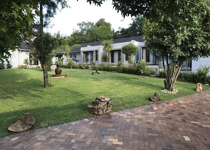 6 On Morris Guest Lodge