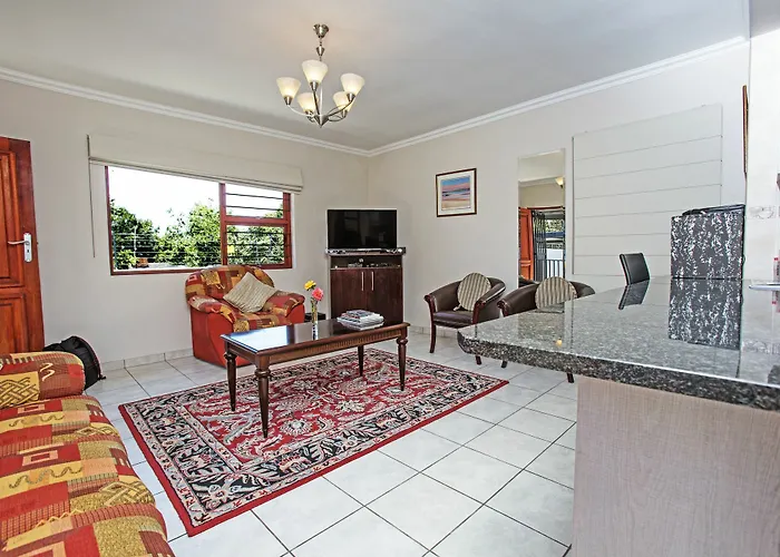 Spacious Garden Cottage