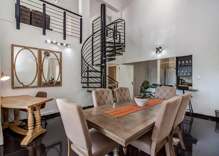 Upmarket Sandton Apartment