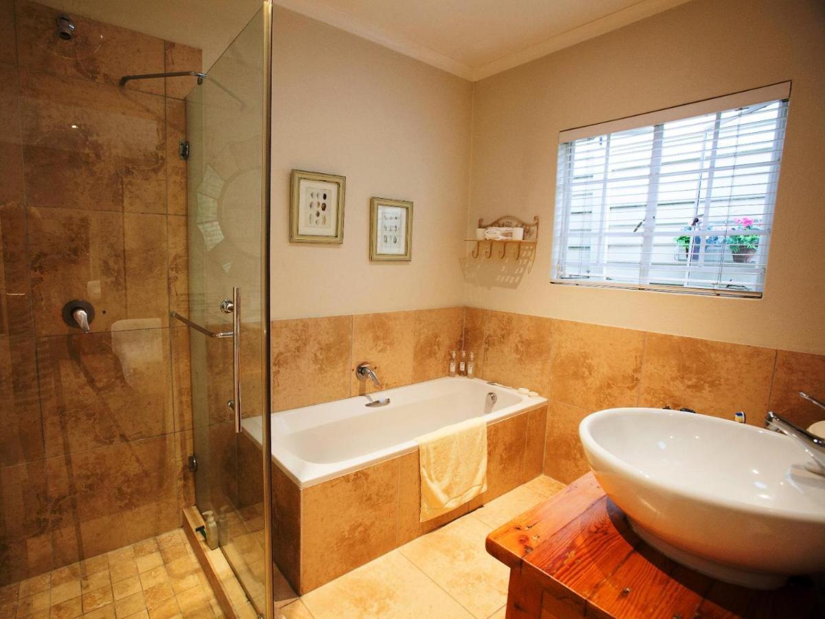 Liz At Lancaster Guest house 4*