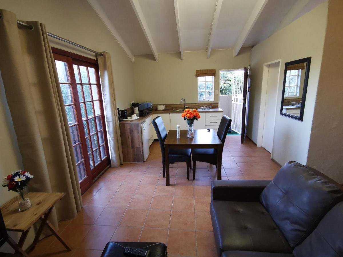 Homestay Paulshof Sandton - Hluhluwe Road Complex