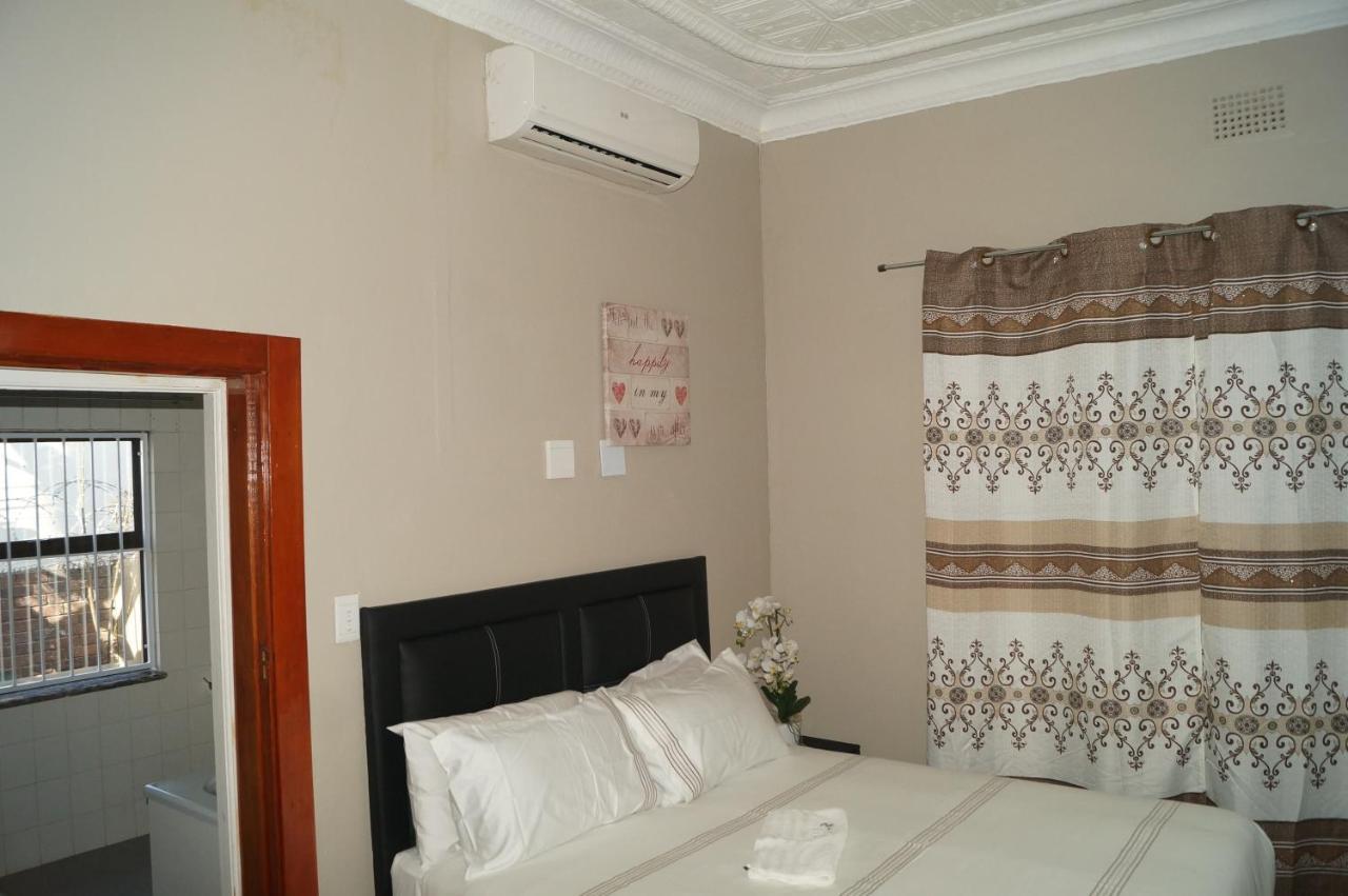 Acomodação com café da manhã  Miraton Eastgate Suites Joanesburgo