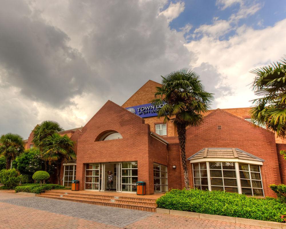 Road Sandton * Johannesburg