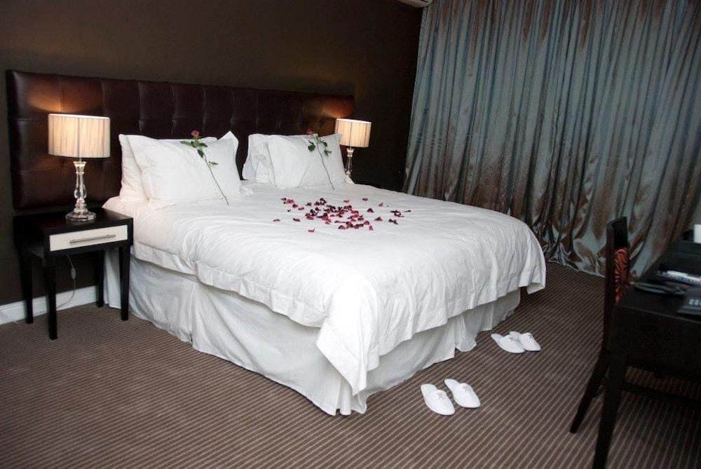 Ascot Boutique Hotel 4*