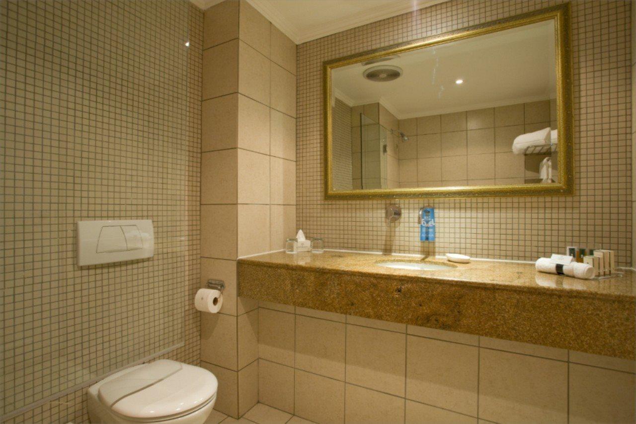 Courtyard Rosebank 4*