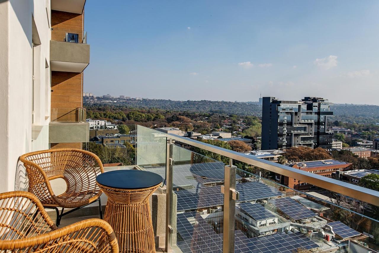 915 The Tyrwhitt - Rosebank Johannesburg