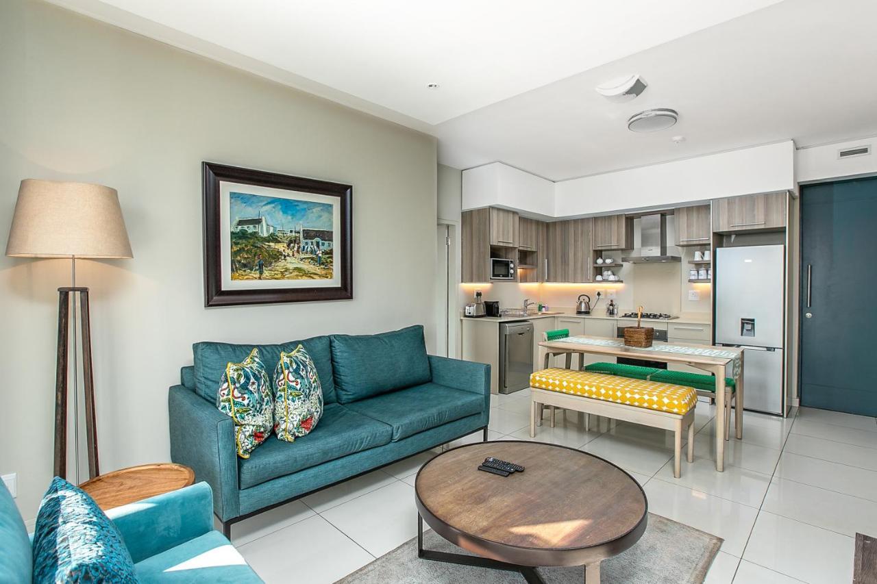 915 The Tyrwhitt - Rosebank * Johannesburg