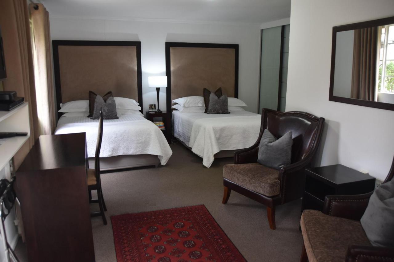 Rosebank By Claires 2*