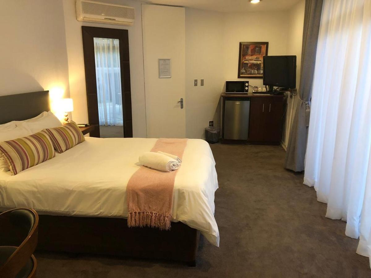 Le Petit Fillan Guest house Johannesburg