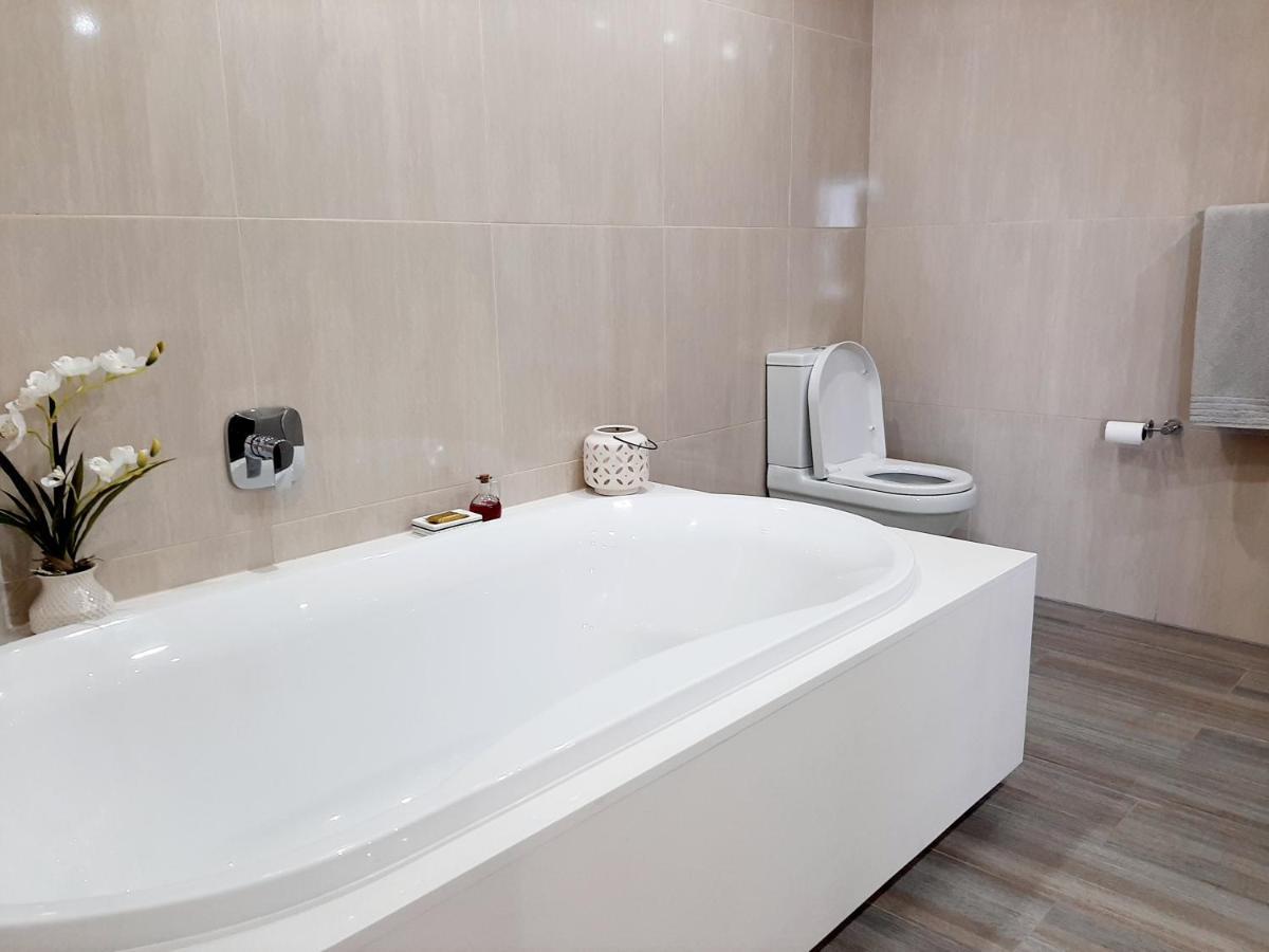 1804 Franklin 3-bed Penthouse With Rooftop Jacuzzi Apartment Johannesburg