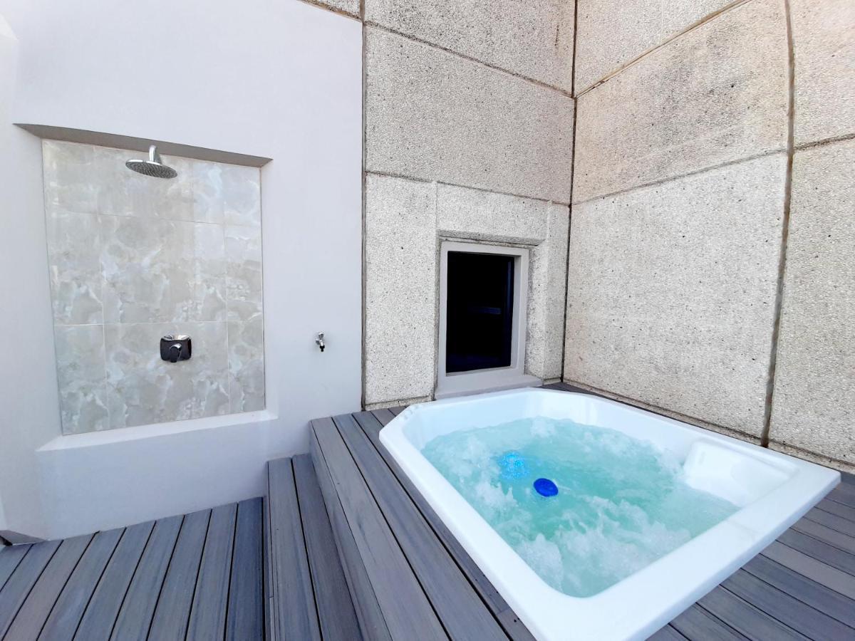 1804 Franklin 3-bed Penthouse With Rooftop Jacuzzi Johannesburg