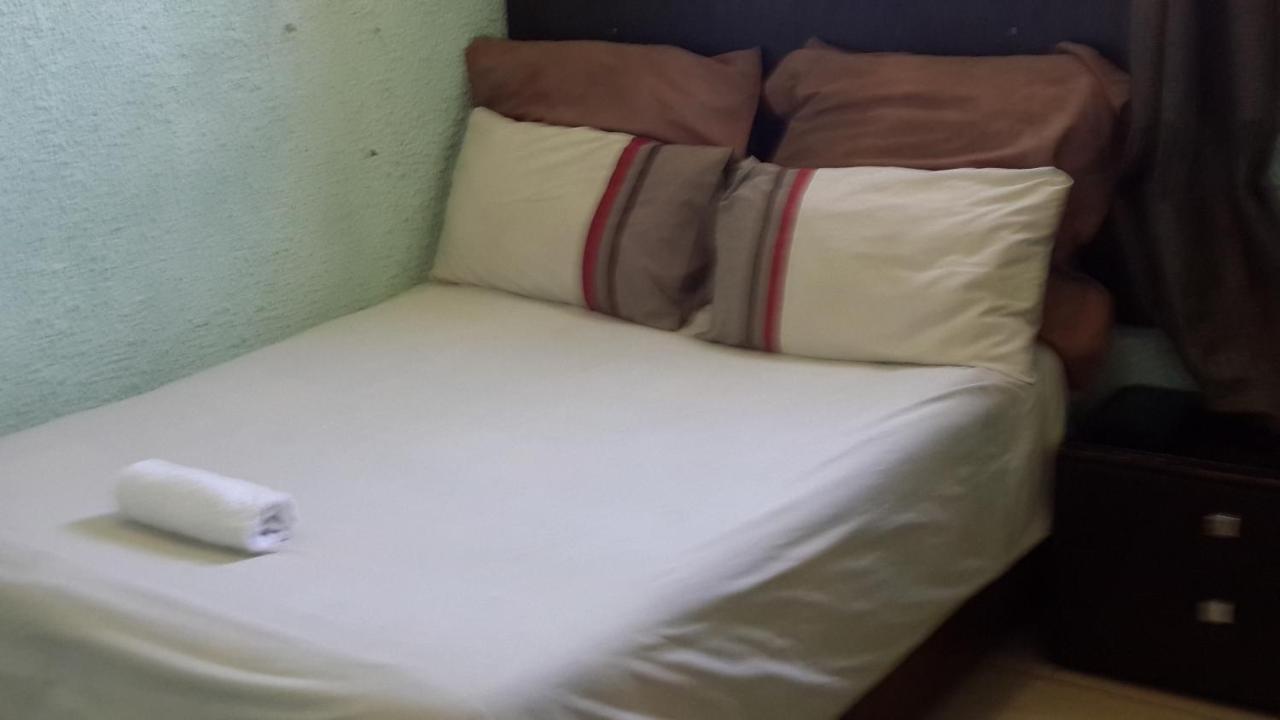 Alojamento Queenslodge , Your Away From *
