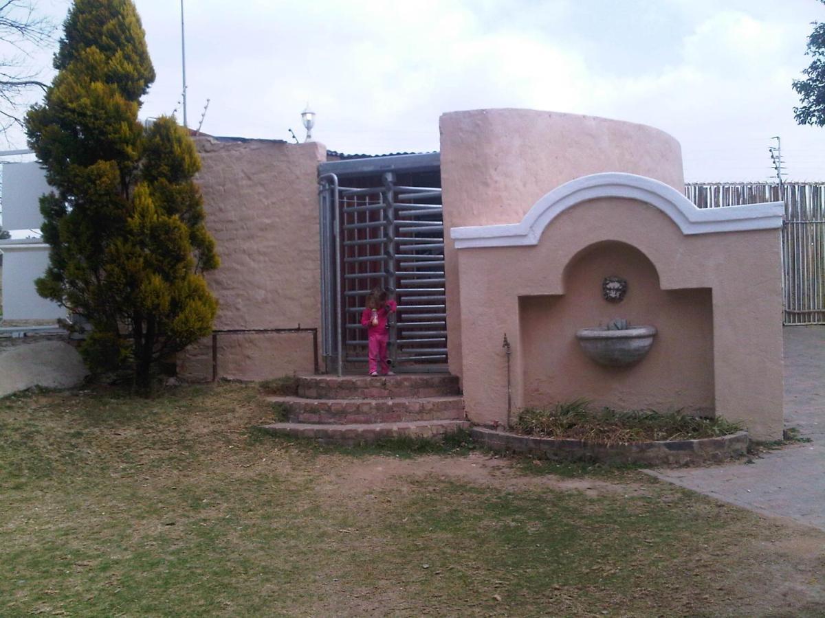 Hostel Sleek *