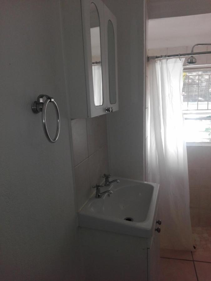 Fourways Guest *