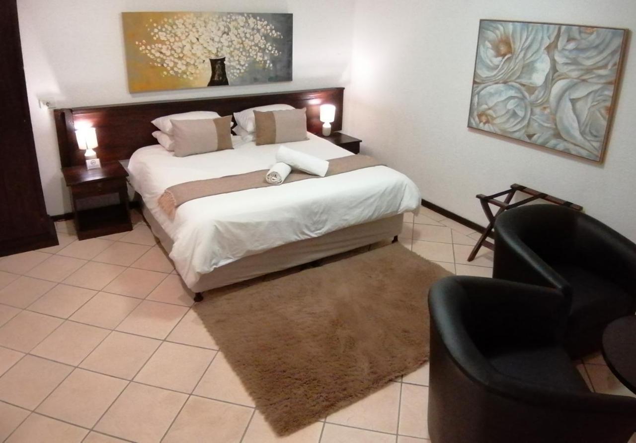 Bed & Breakfast Fourways *