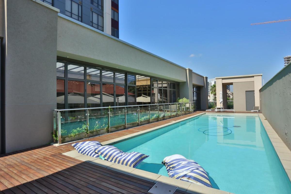 305 Sandton Skye *