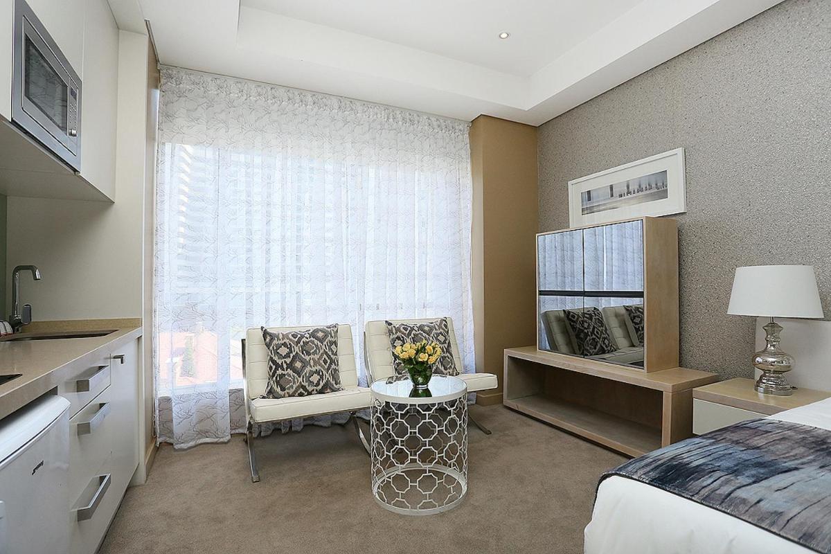 305 Sandton Skye Aparthotel *