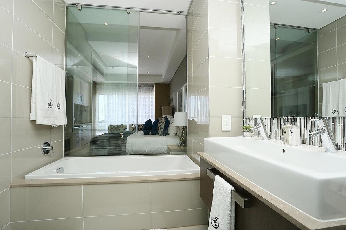 305 Sandton Skye Aparthotel