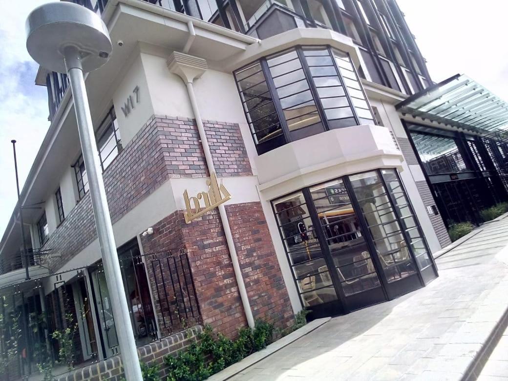One Perfect Rosebank Apartment *