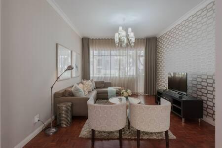 Modern In Rosebank Apartment