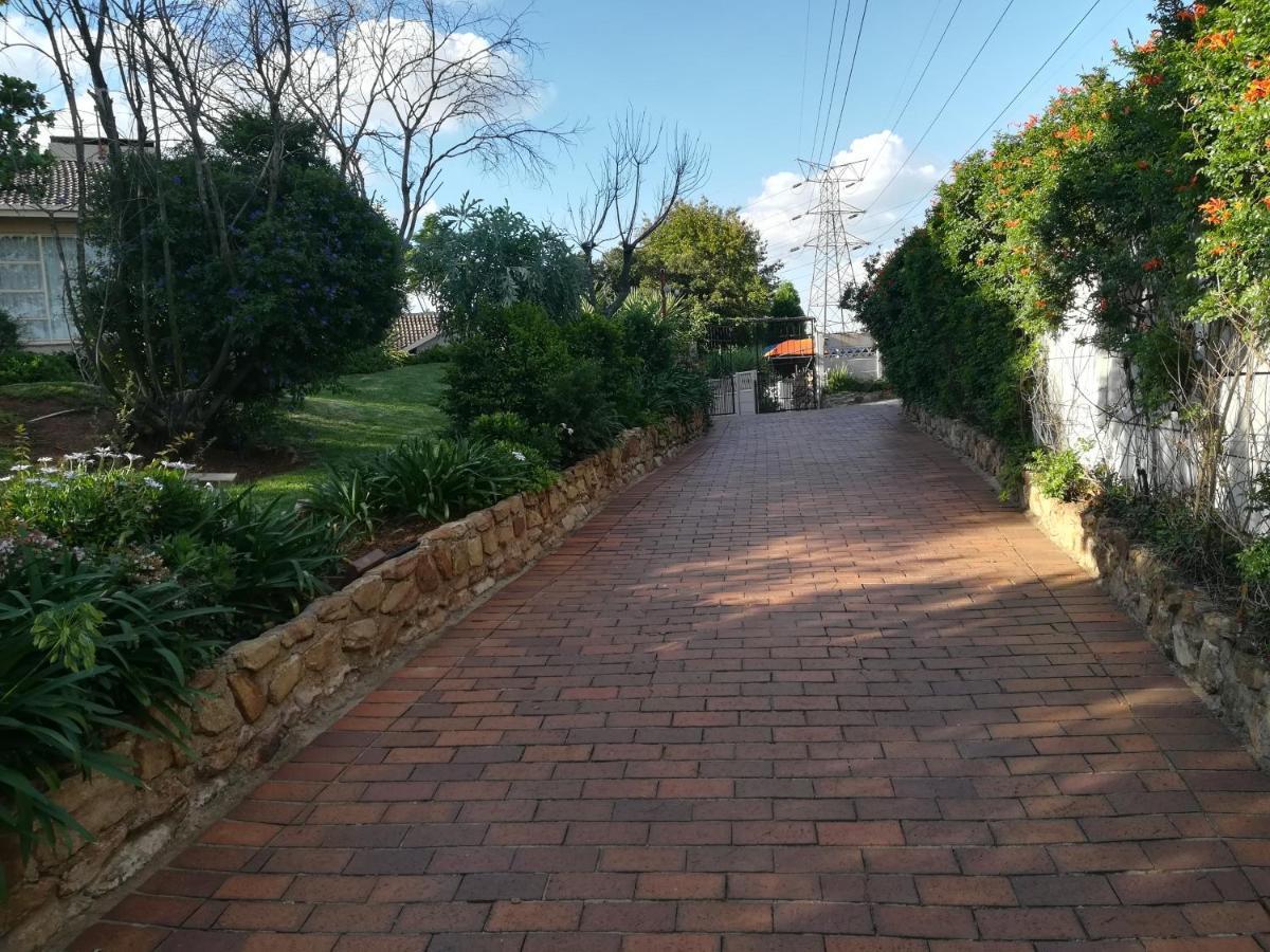 Kaleaba House In A Tranquil Surburb - Linmeyer Guest house