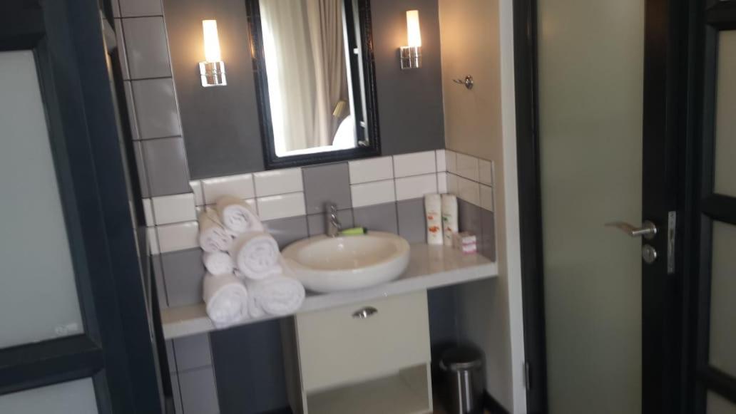 Rosch Inc Prop Rosebank Apartment