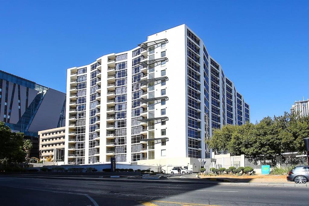 Hydro Sandton Executive * Johannesburg