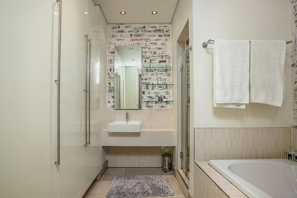 Apartment Melrose Arch Luxury *