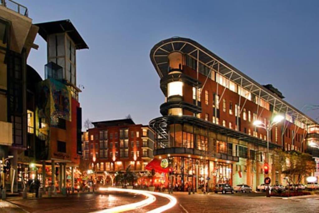 Melrose Arch Luxury Apartamento *