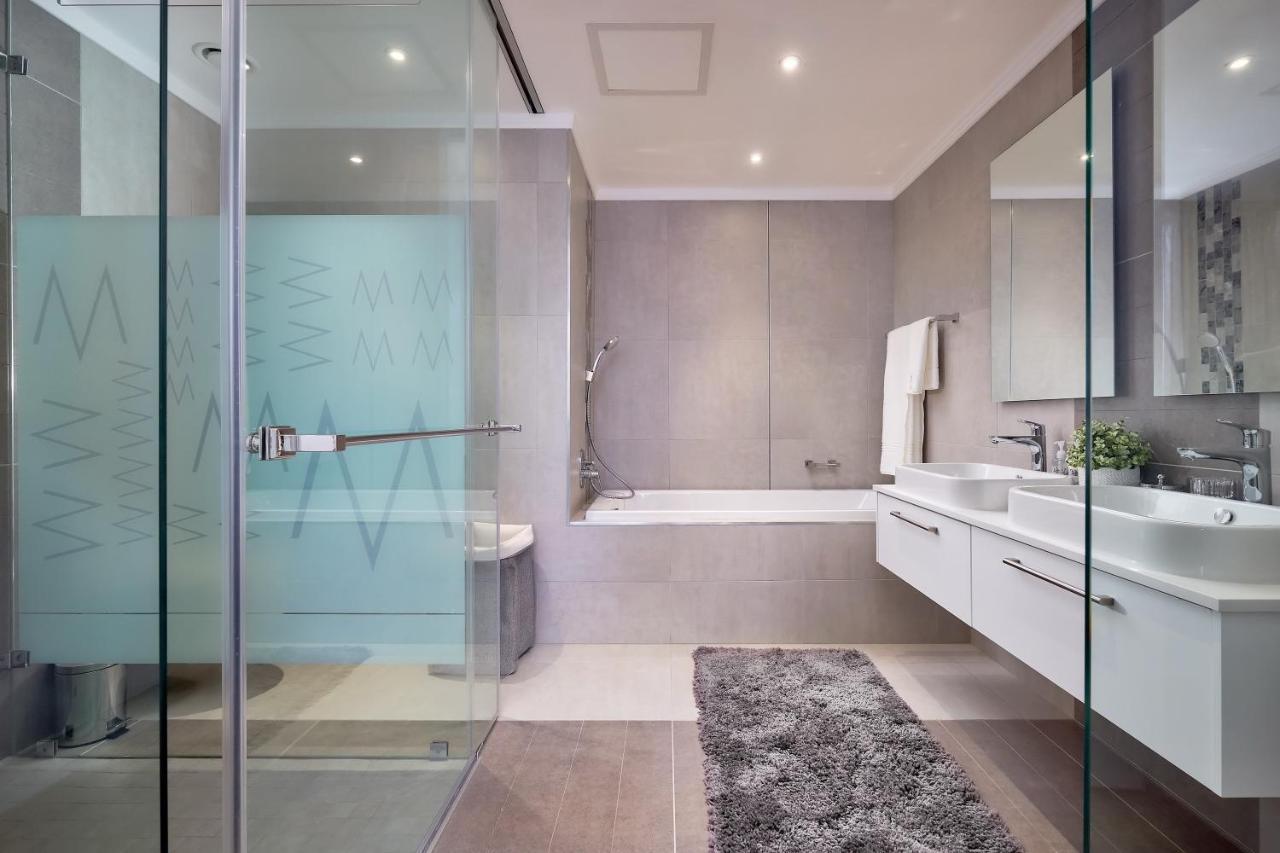 Modern Luxury Furnished In Sandton Apartment *