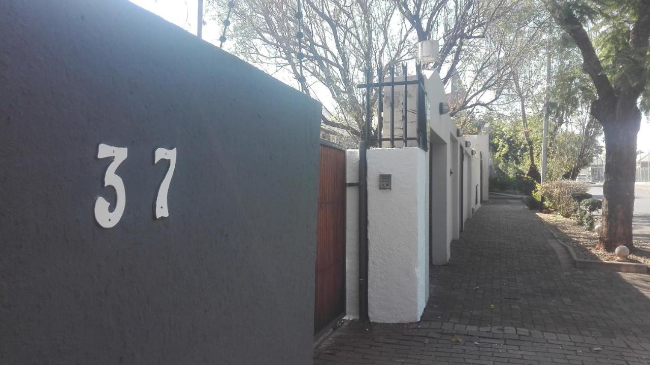 Melville House Hostel *