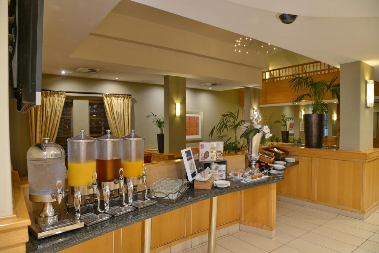 Road Sandton Hotel *
