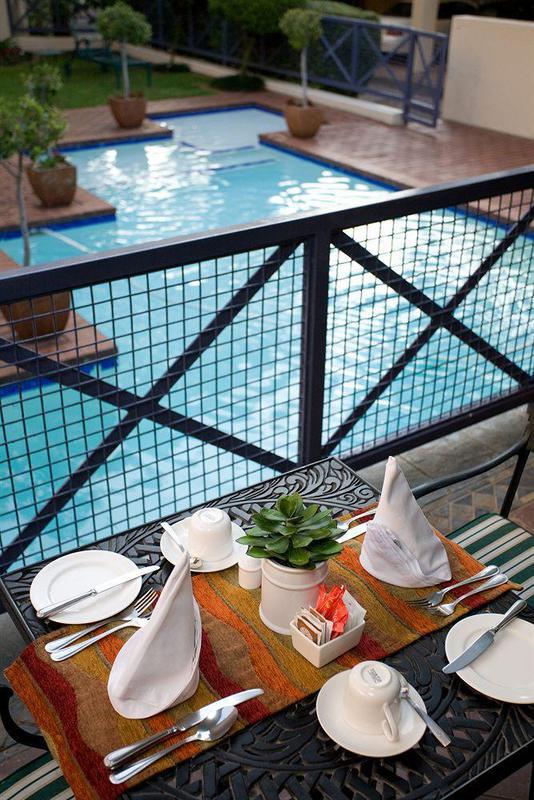 Courtyard Sandton 4*